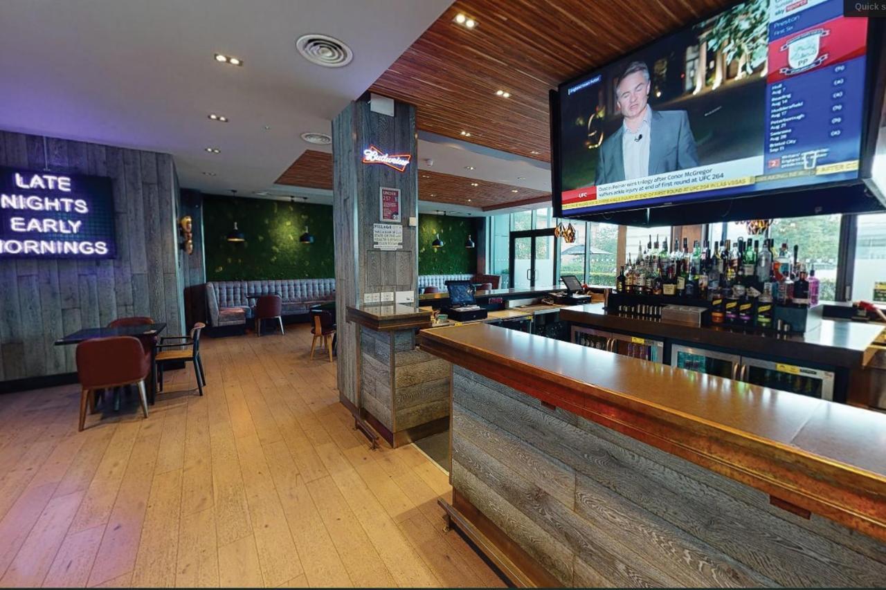 Village Hotel Solihull Bagian luar foto