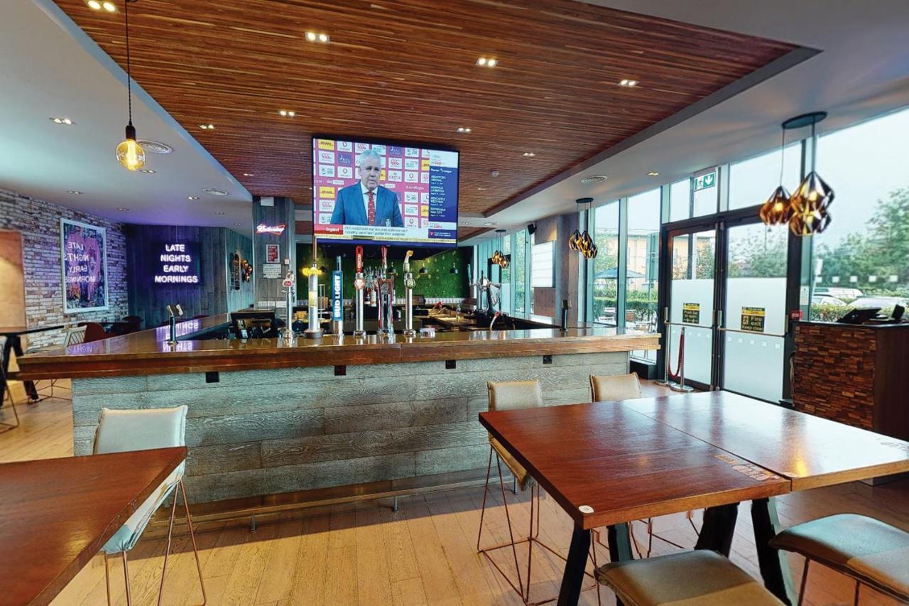 Village Hotel Solihull Bagian luar foto