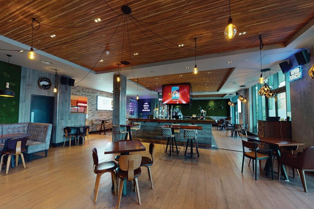 Village Hotel Solihull Bagian luar foto