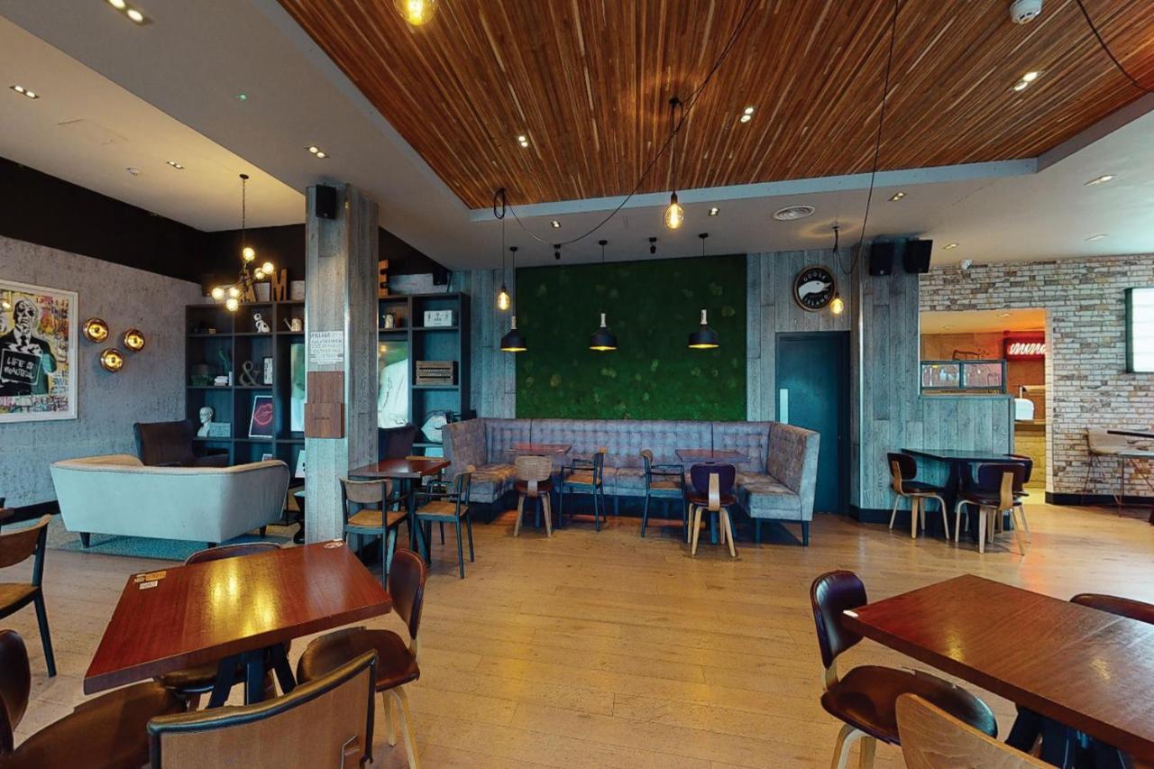 Village Hotel Solihull Bagian luar foto