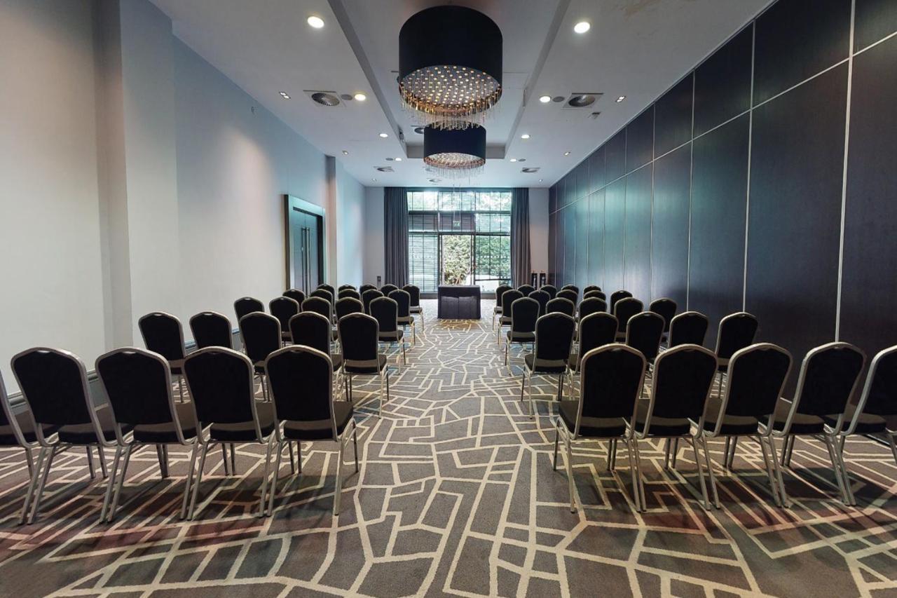 Village Hotel Solihull Bagian luar foto