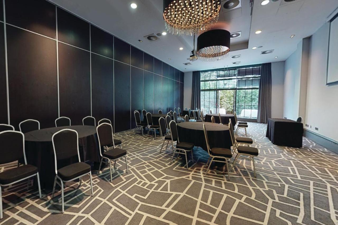 Village Hotel Solihull Bagian luar foto