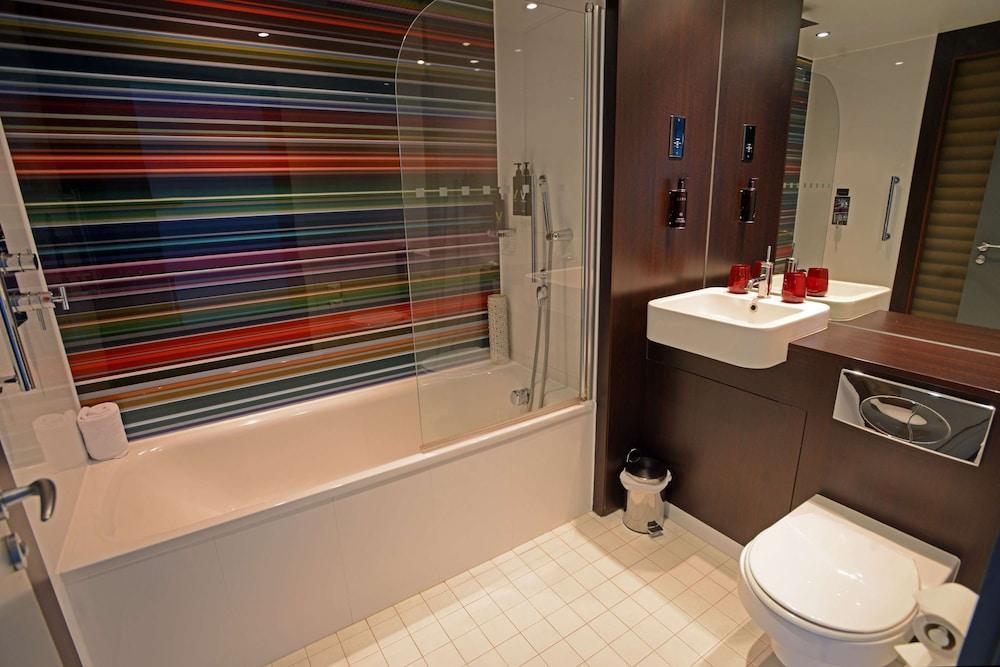 Village Hotel Solihull Bagian luar foto