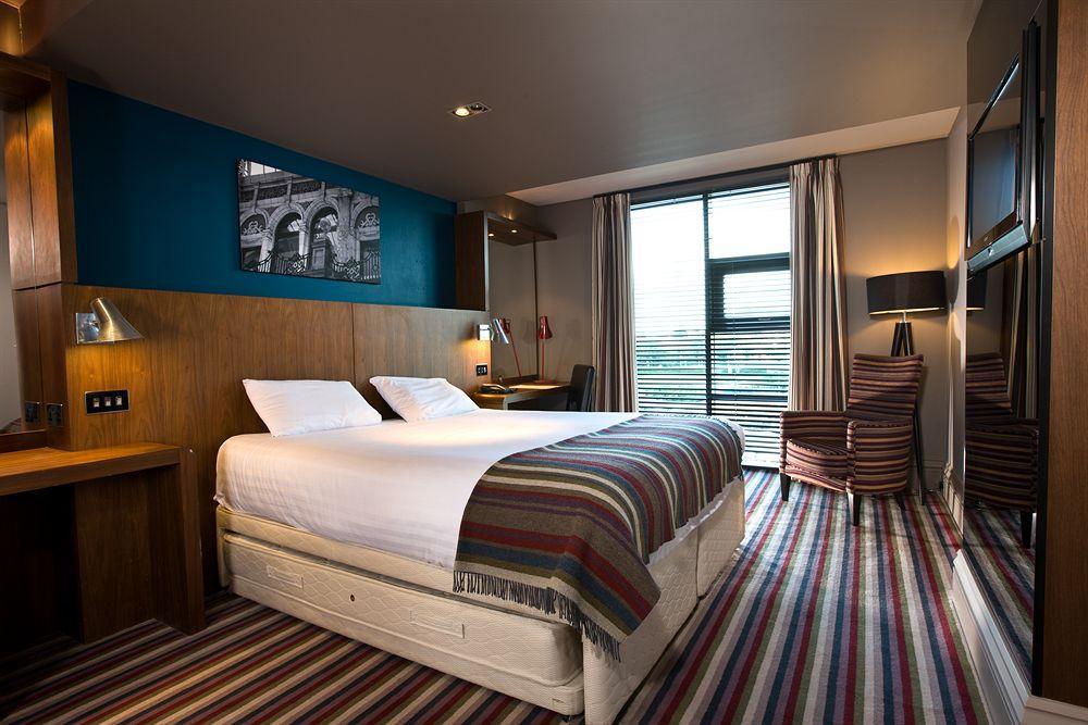 Village Hotel Solihull Bagian luar foto