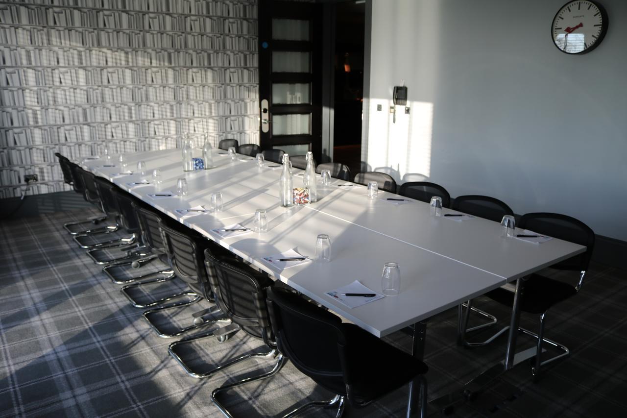 Village Hotel Solihull Bagian luar foto