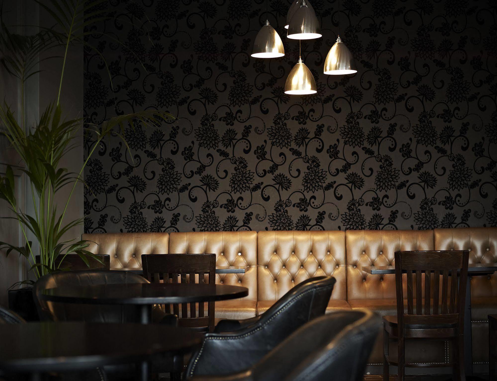 Village Hotel Solihull Bagian luar foto
