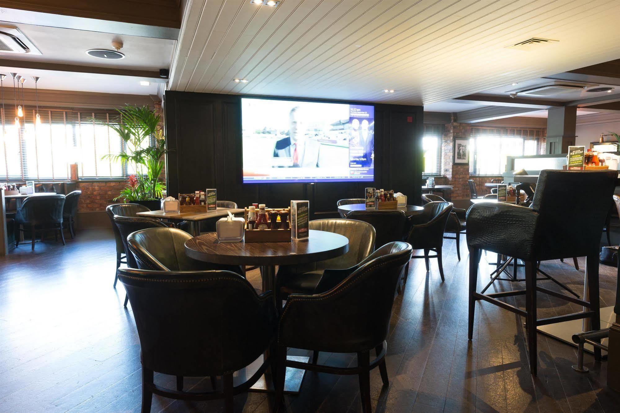Village Hotel Solihull Bagian luar foto