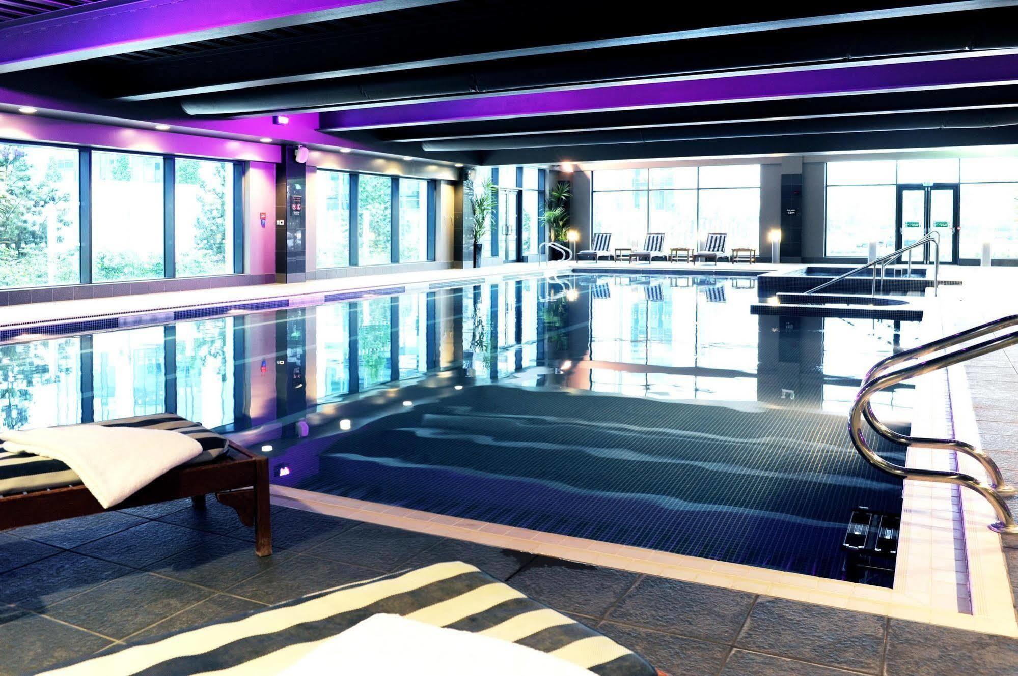 Village Hotel Solihull Bagian luar foto